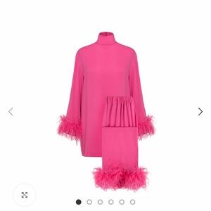 Sleeper set with feathers